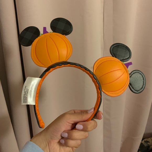 Minnie Ears Halloween Pumpkins - Picture 2 of 3